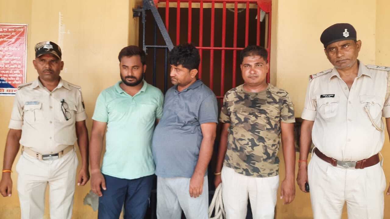एसएसबी जवानों ने नेपाल ले जा रहे दो नाबालिग लड़की व तस्कर को पकड़ा
