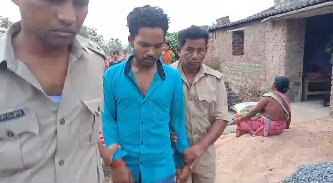 बेटे के कुल्हाड़ी से हमले में मां की मौत, बेटा गिरफ्तार