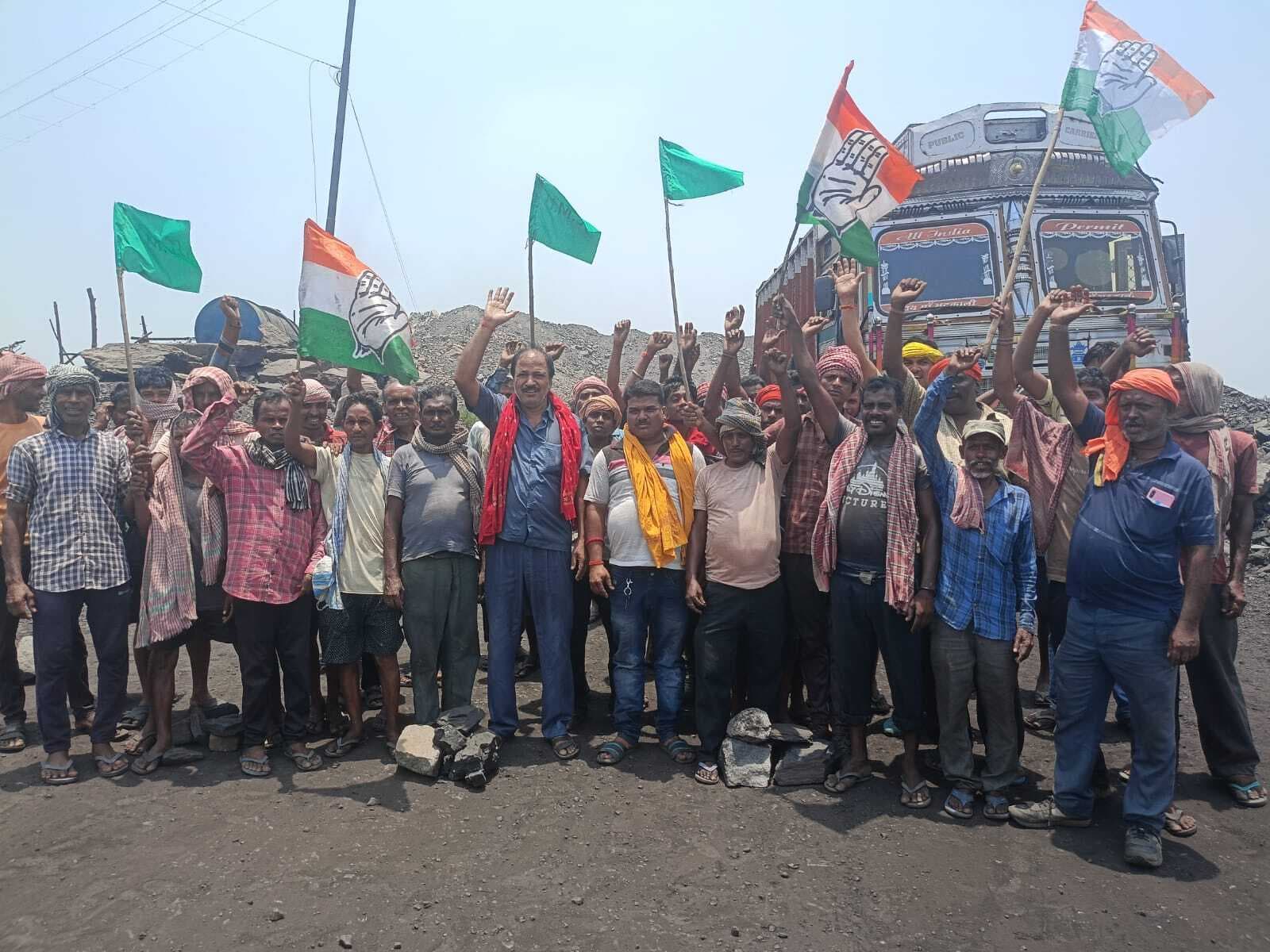 एनटी-एसटी कोलडंप के मजदूरों ने की ट्रांसपोर्टिंग ठप