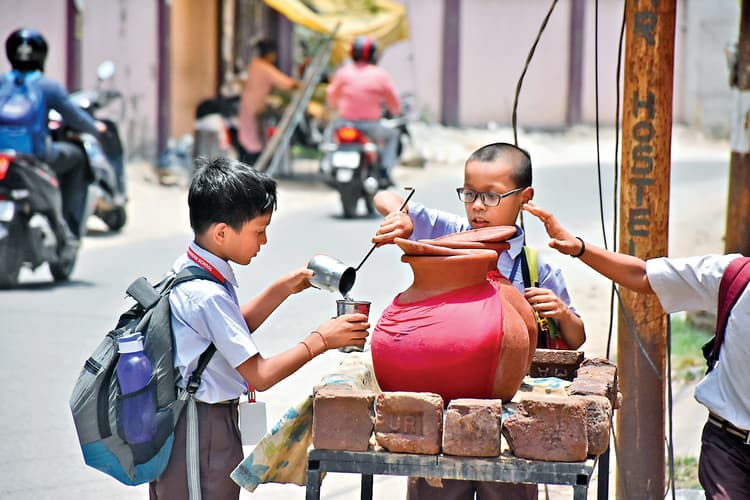 गर्मी बर्दाश्त के बाहर, पहली बार राज्य में रेड अलर्ट, 15 जून तक बंद रहेंगे स्कूल