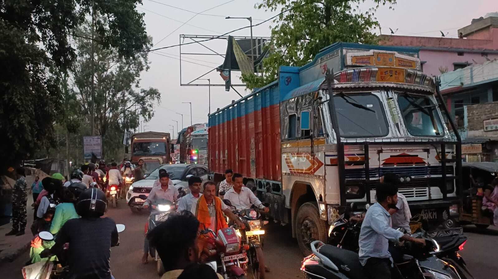 बिहटा में 36 घंटे तक सड़क जाम भीषण गर्मी से लोग रहे परेशान