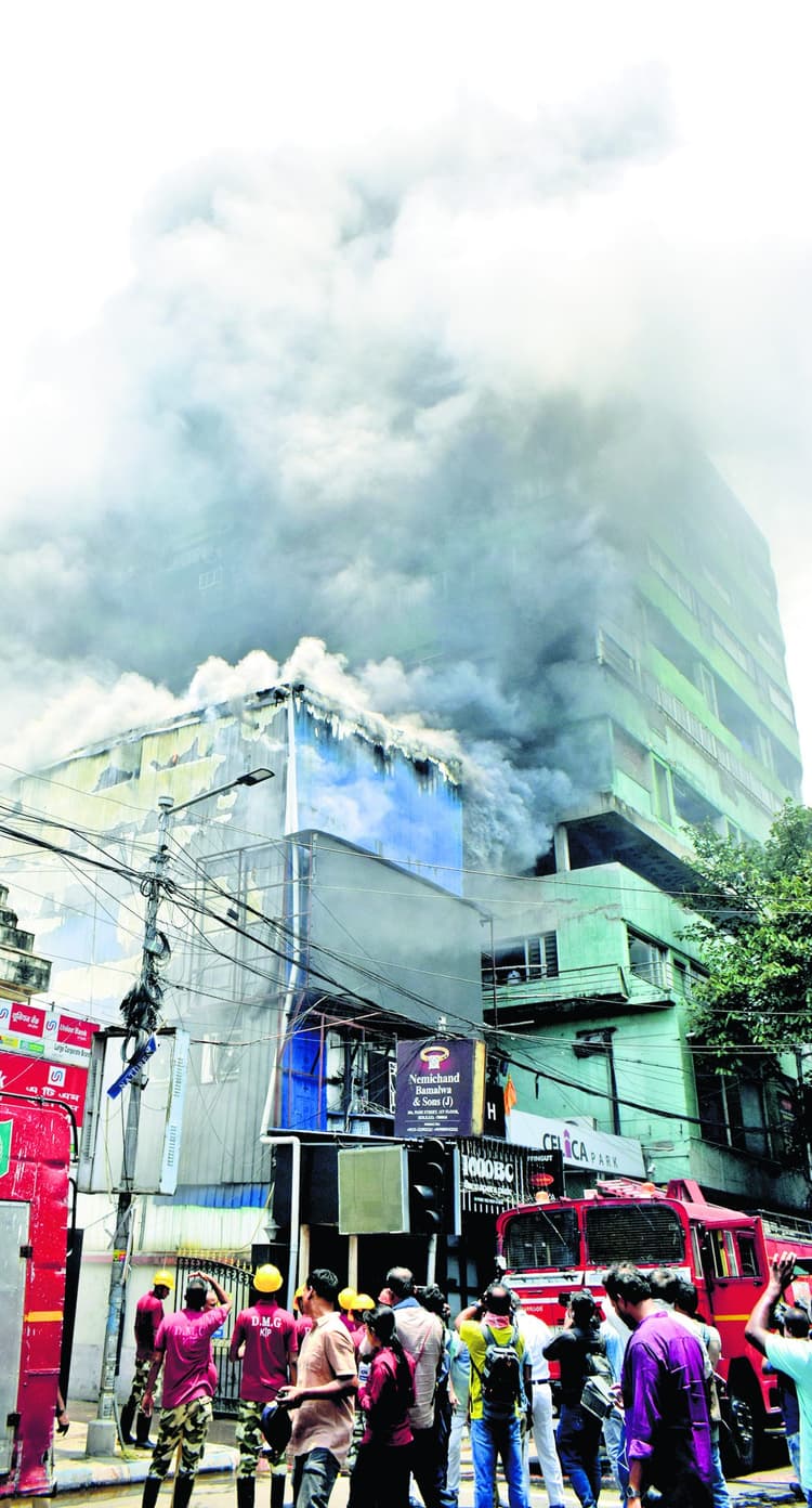 कैमक स्ट्रीट स्थित रेस्तरां में लगी भयावह आग, मची अफरातफरी