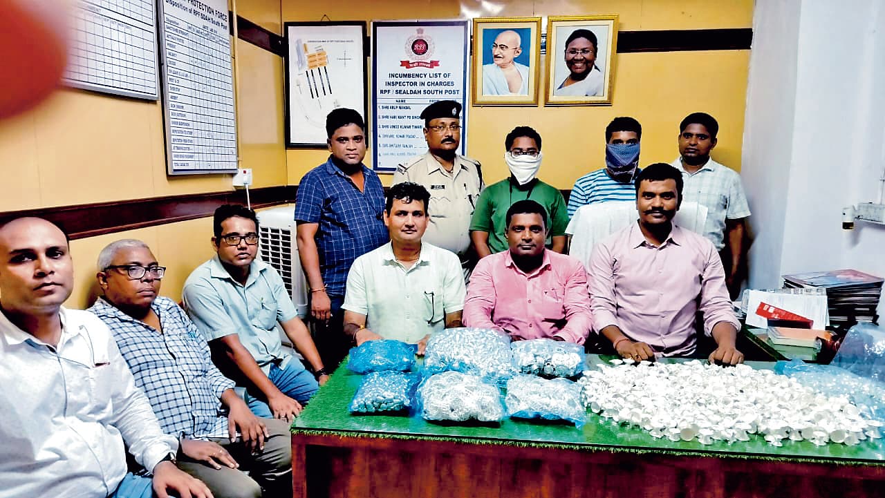 डायमंड हार्बर लोकल से 11 किलो चांदी के गहने जब्त