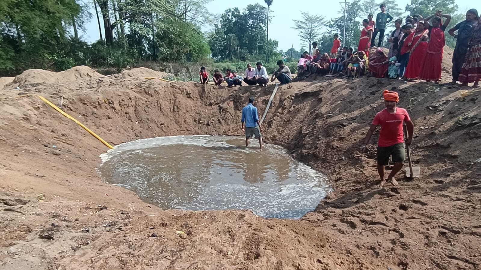 नदी सूखी तो कुएं से डाला पानी, तब किया धार्मिक अनुष्ठान