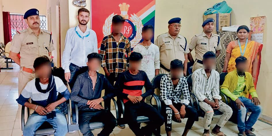 सियालदह-अजमेर से दो मानव तस्कर गिरफ्तार, छह बाल मजदूर मुक्त