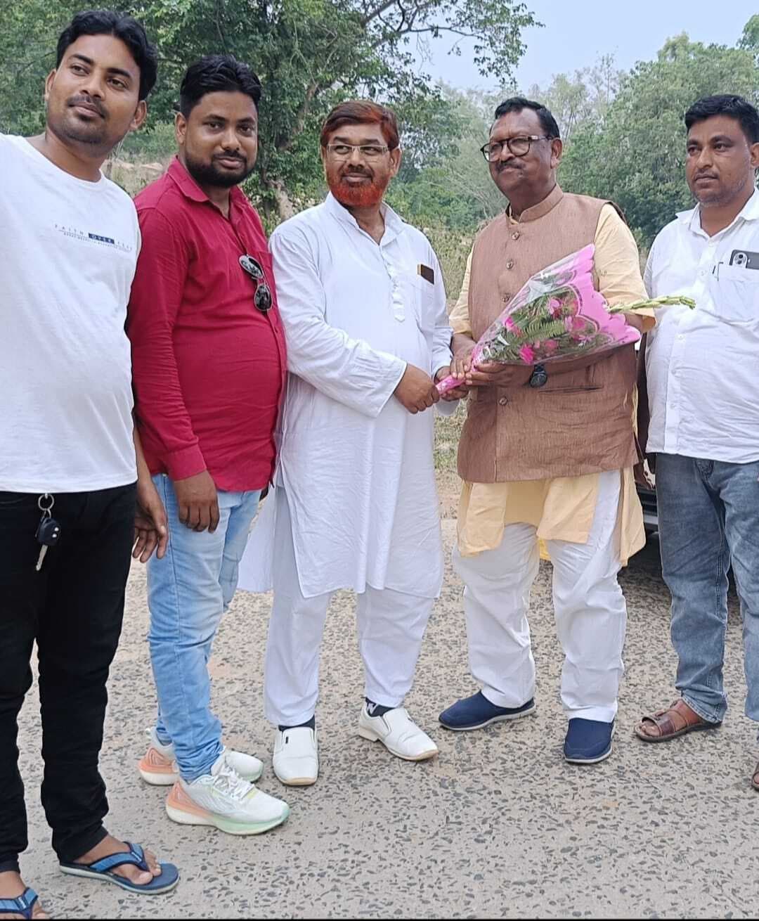 झामुमो नेता ने नवनिर्वाचित सांसद का किया स्वागत