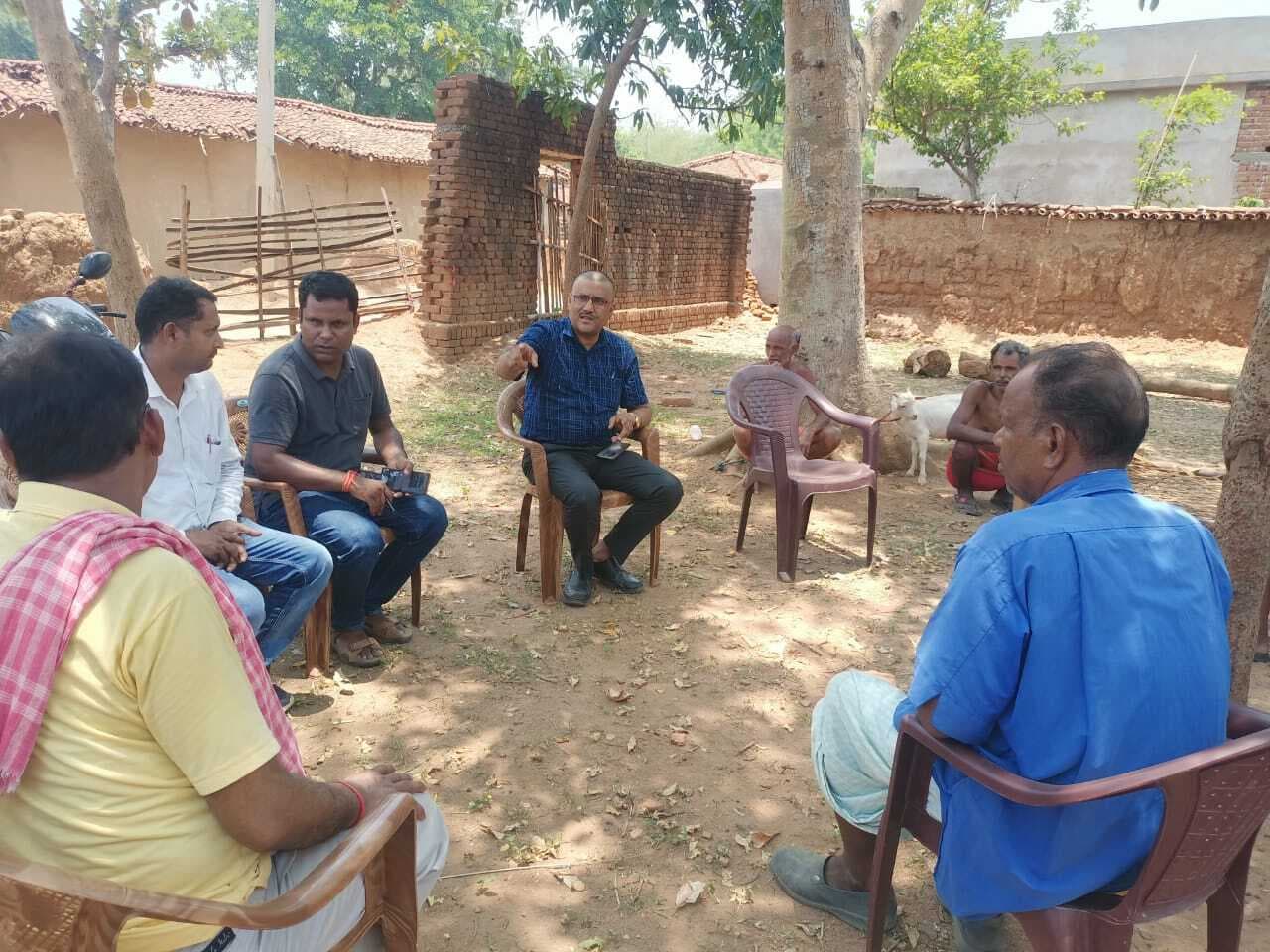 बीडीओ ने मृतक के परिजन को दी आर्थिक मदद