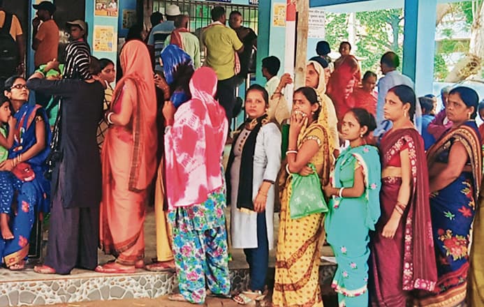 सुबह आठ बजे ही 43 डिग्री पहुंच जा रहा तापमान, गर्मी से हाल बेहाल