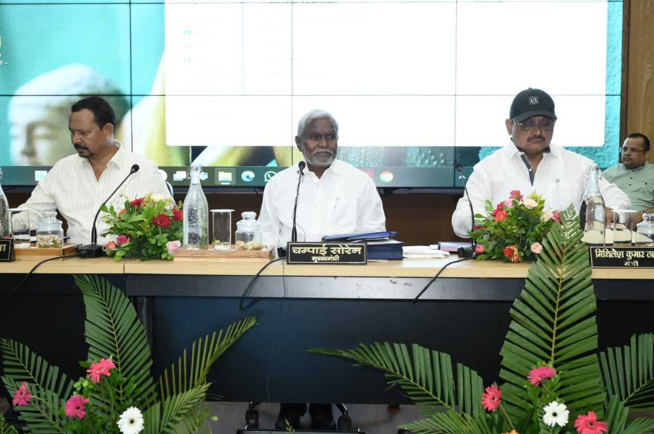 म्यूटेशन लटकानेवाले सीओ पर करें कार्रवाई, जमीन की अवैध बिक्री रोकें : चंपाई