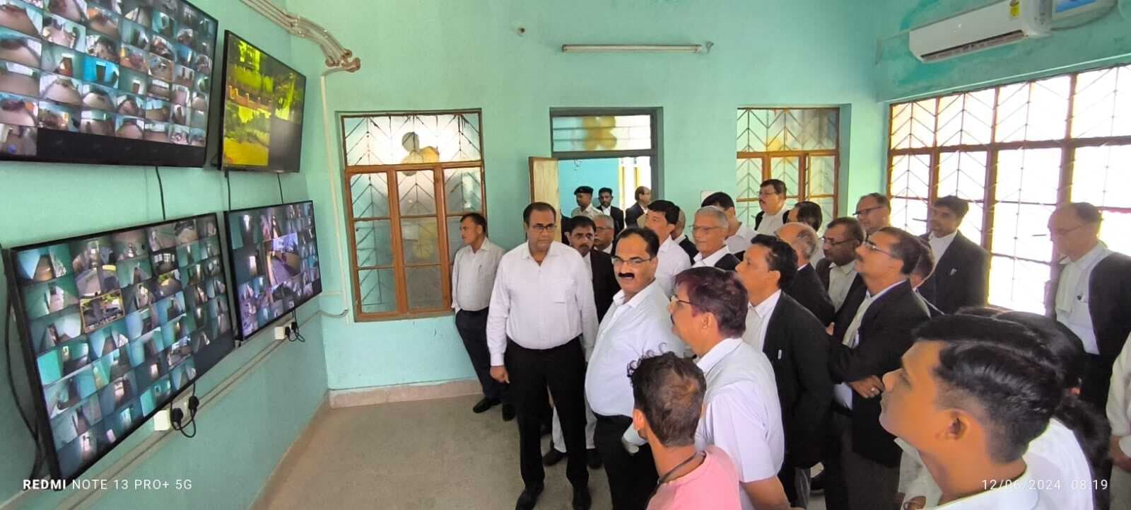 कोर्ट परिसर में लगाये गये सीसीटीवी कैमरे, सुरक्षा को लेकर की गयी व्यवस्था