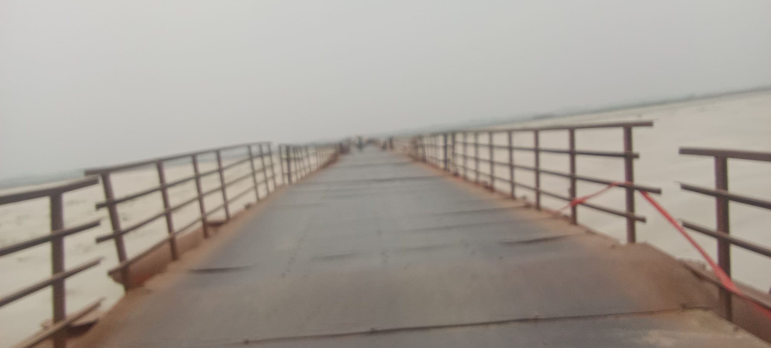 18 जून से खुलेगा पीपा पुल अब नाव ही एकमात्र सहारा