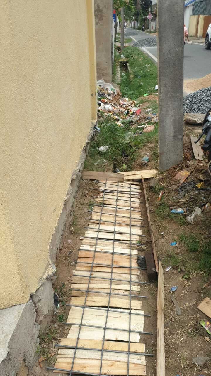 नाली की सफाई  किये बिना स्लैब ढलाई पर निगम ने लगाई रोक