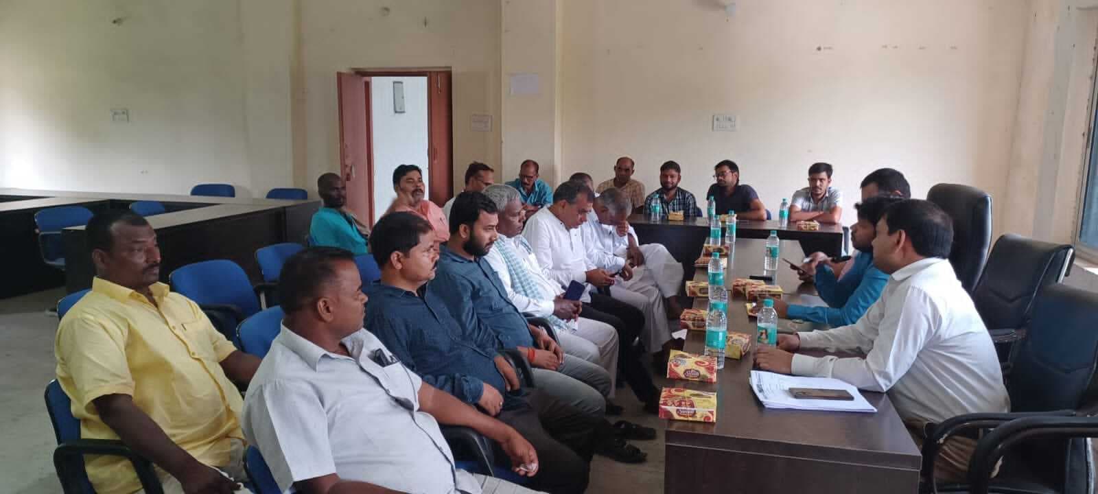 बाढ़ पूर्व तैयारी को लेकर हुई बैठक, सभी चिन्हित घाटों पर नाव की रहेगी व्यवस्था