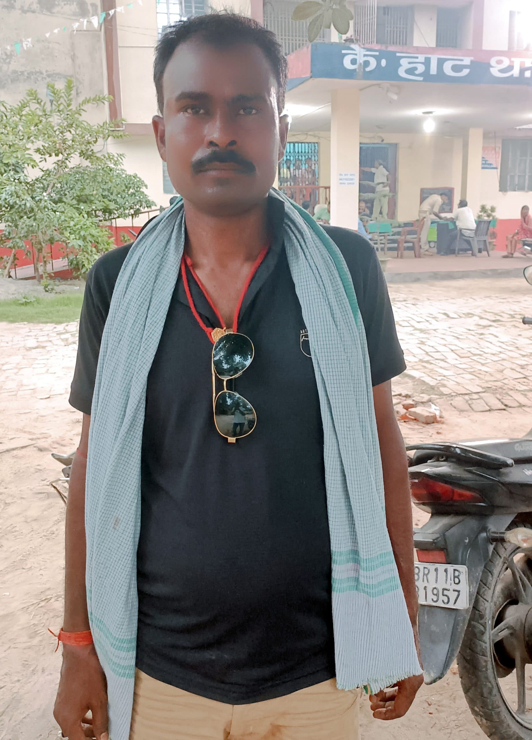 बदमाशों ने मक्का व्यापारी के बाइक की डिक्की से नौ लाख उड़ाये