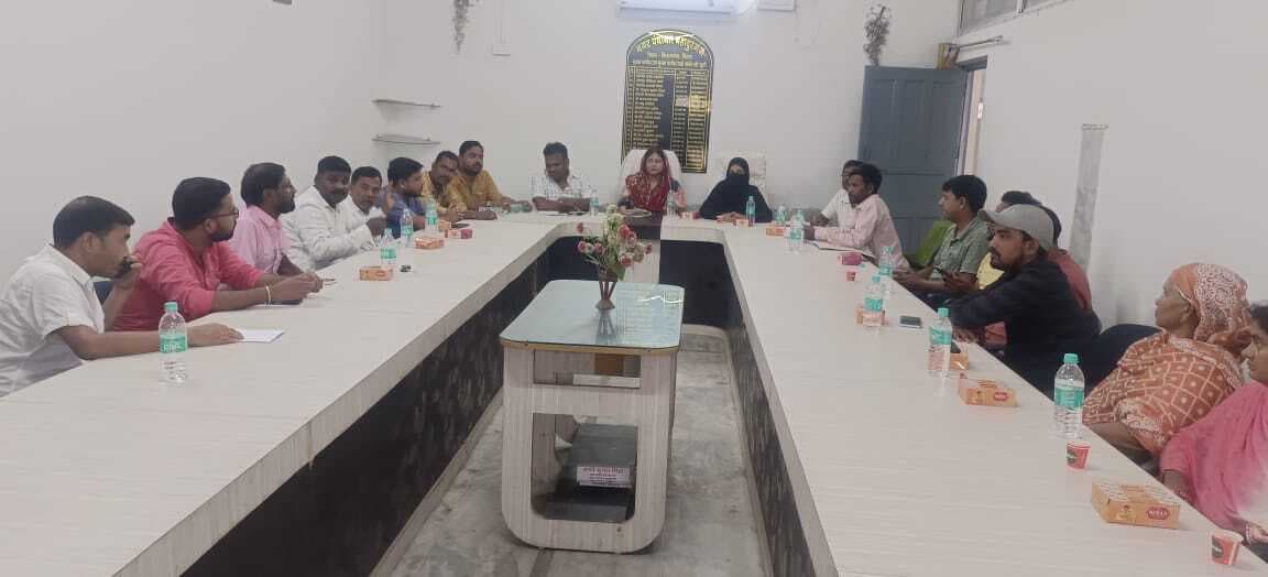 नगर पंचायत मासिक बोर्ड की बैठक में कई महत्वपूर्ण मुद्दो पर हुई चर्चा, खराब पड़े हाइमास्क को बदले जाने पर दिया गया बल