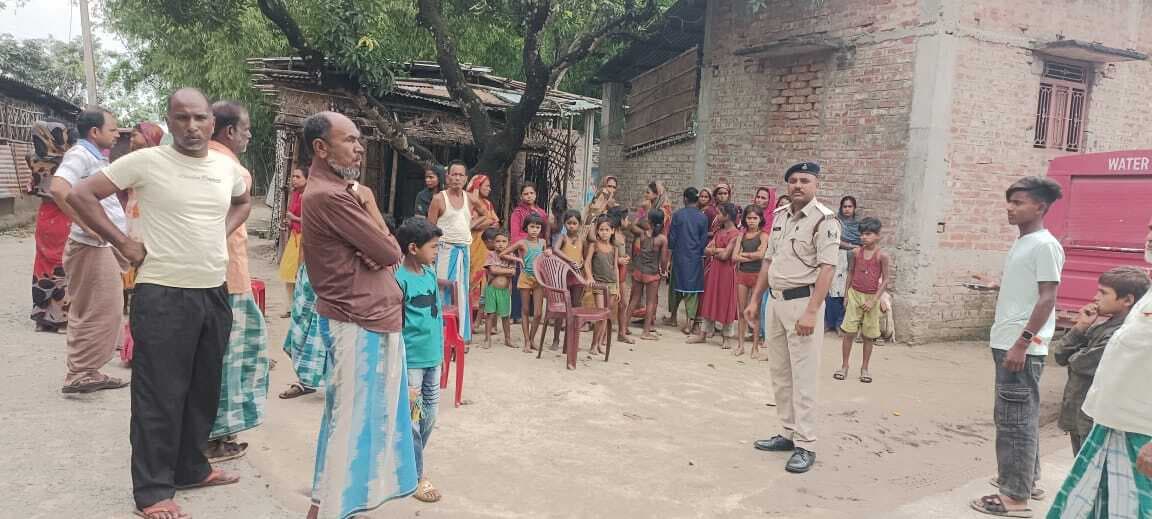 अग्निशमन अधिकारी ने तुलसिया अगरा बस्ती के ग्रामीणों को आग लगी से बचाव के बताये उपाय