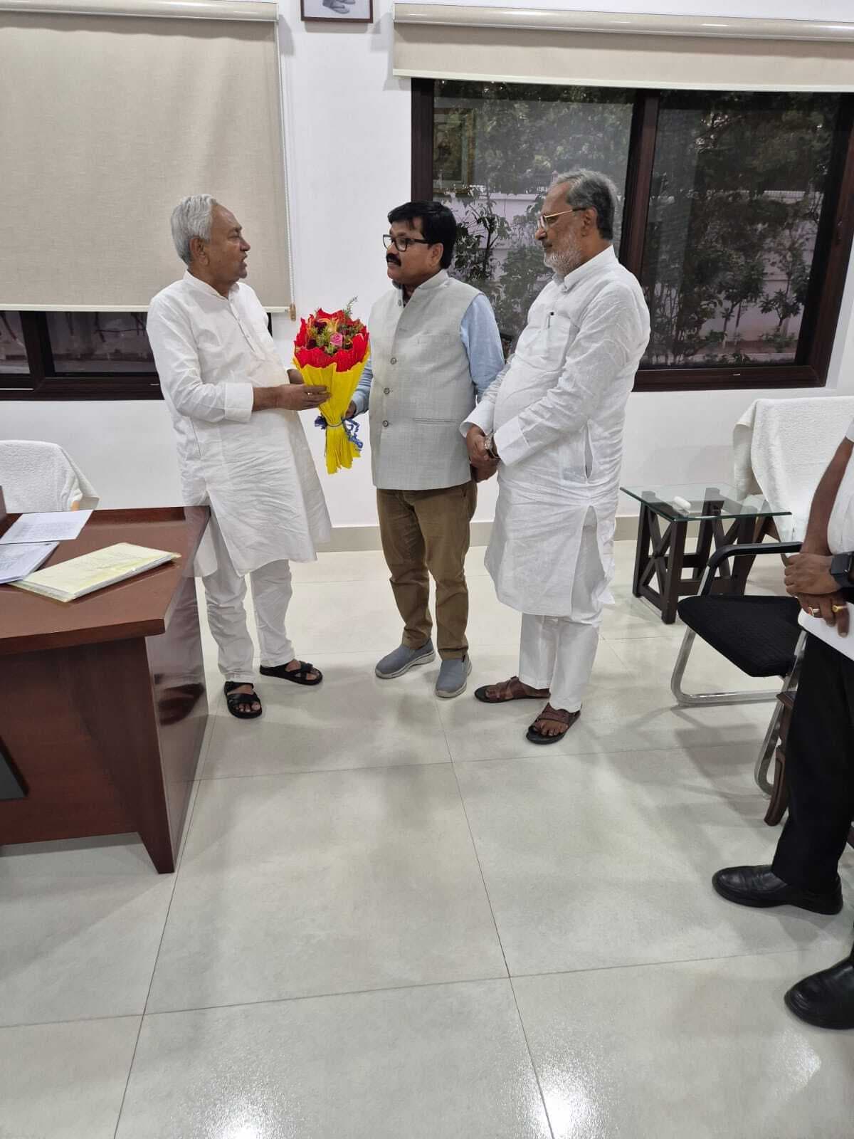 सीएम से मिले मुजाहिद आलम,चुनाव परिणाम पर हुई चर्चा