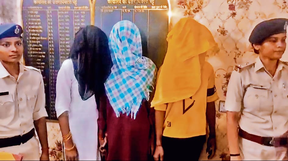 इंस्टाग्राम पर हुआ प्यार, युवक युवती के साथ हुआ फरार