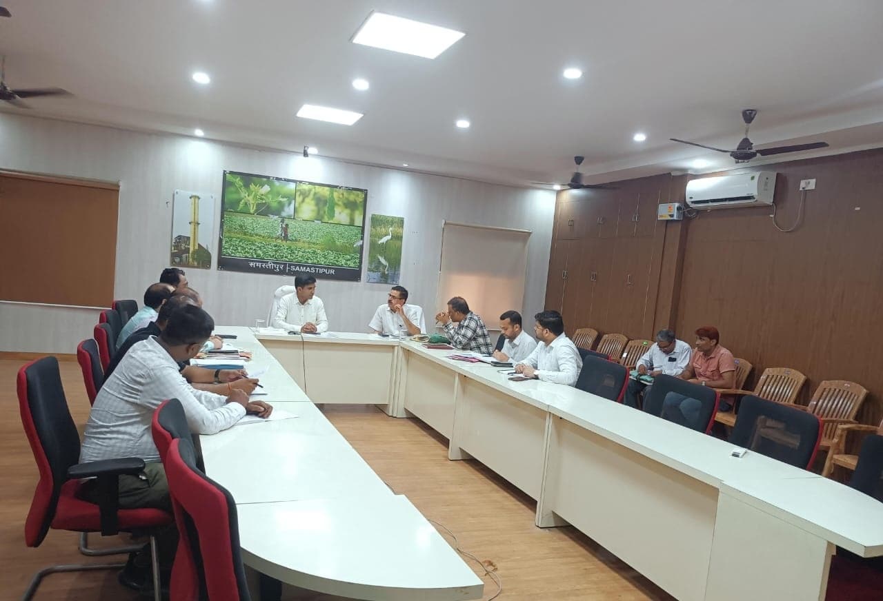 समीक्षा कर डीएम ने दिये कई निर्देश