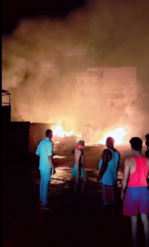 जगनपुरा में शॉर्ट सर्किट से लगी आग, तीन दुकानें जल कर राख