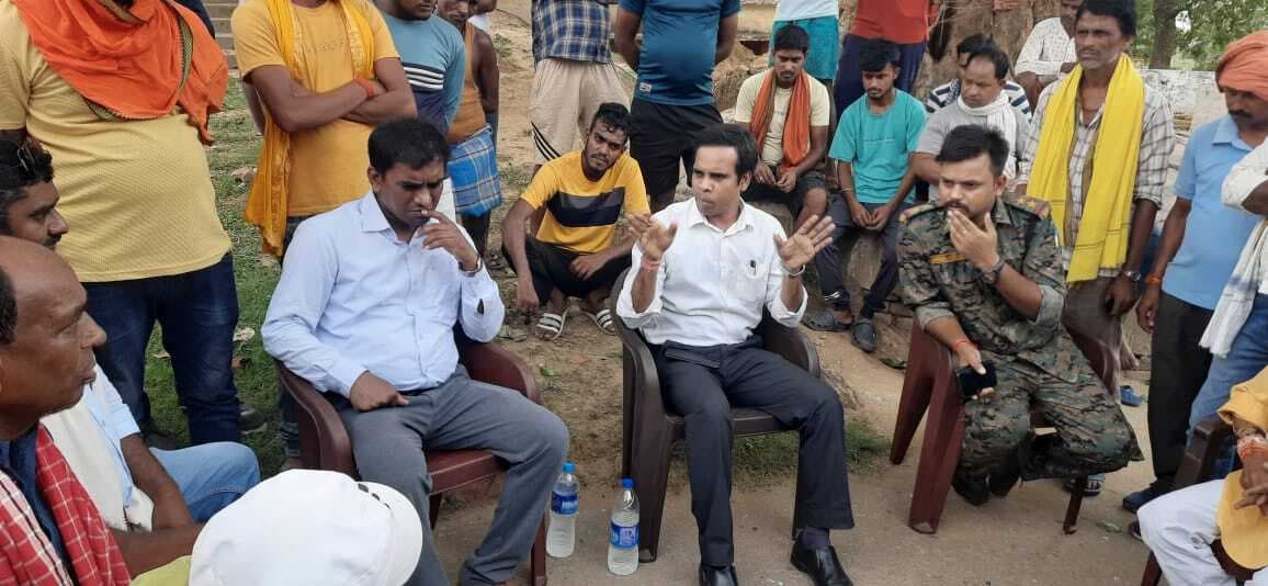 खेतको में यज्ञ मंडप बनाने को लेकर विवाद