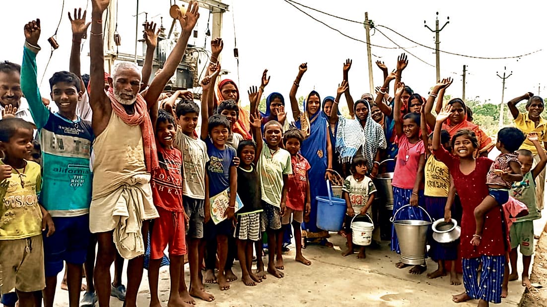 Bhagalpur News: सर! हम पढ़ाई करें कि पानी ढोयें