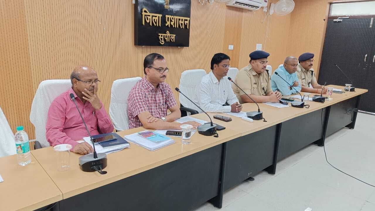 शांति व सौहार्दपूर्ण माहौल में मनाये ईद उल जोहा : डीएम