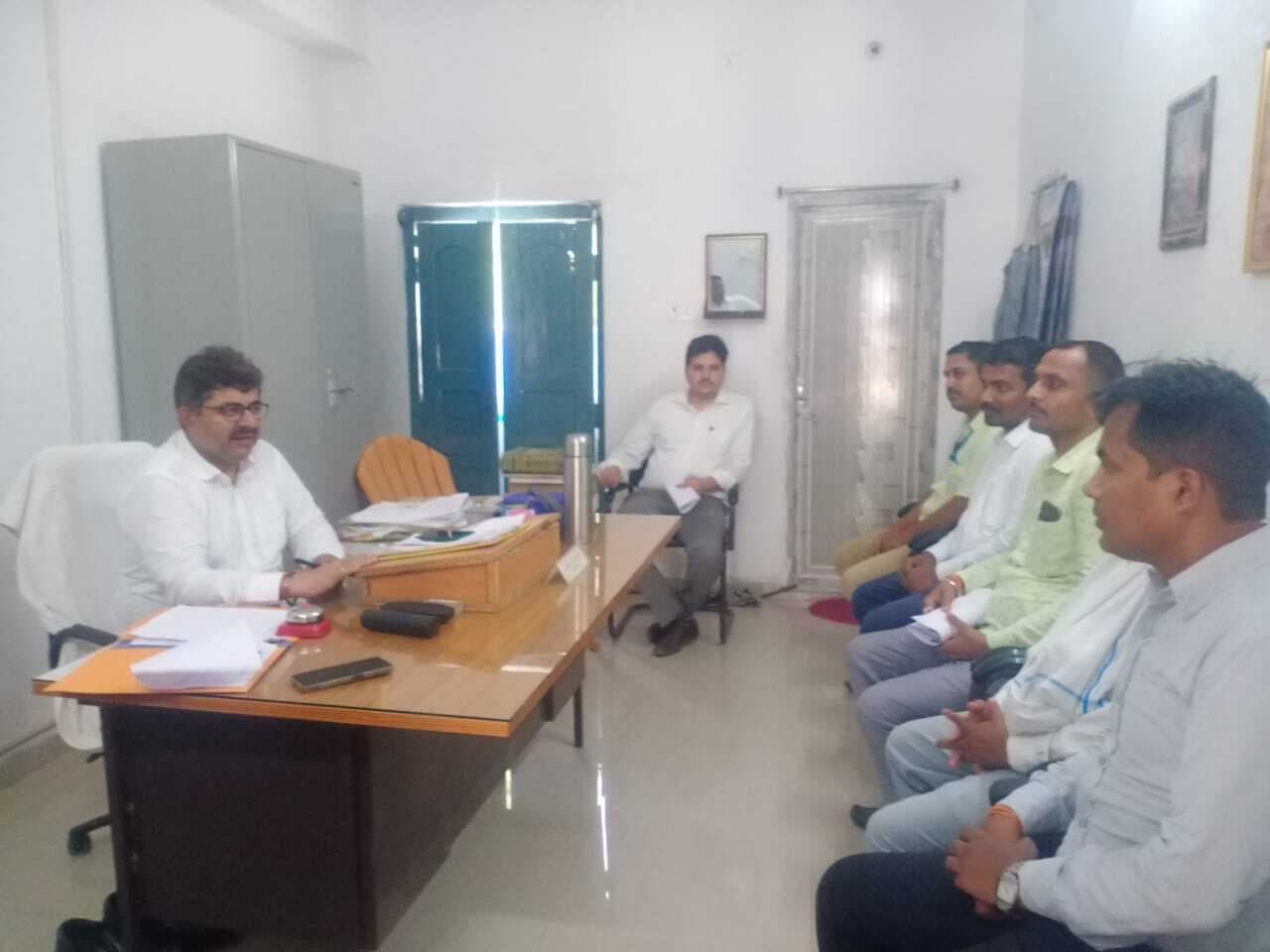 अधिक से अधिक पक्षकारों को नोटिस भेजें, उन्हें लोक अदालत की खूबी बताएं