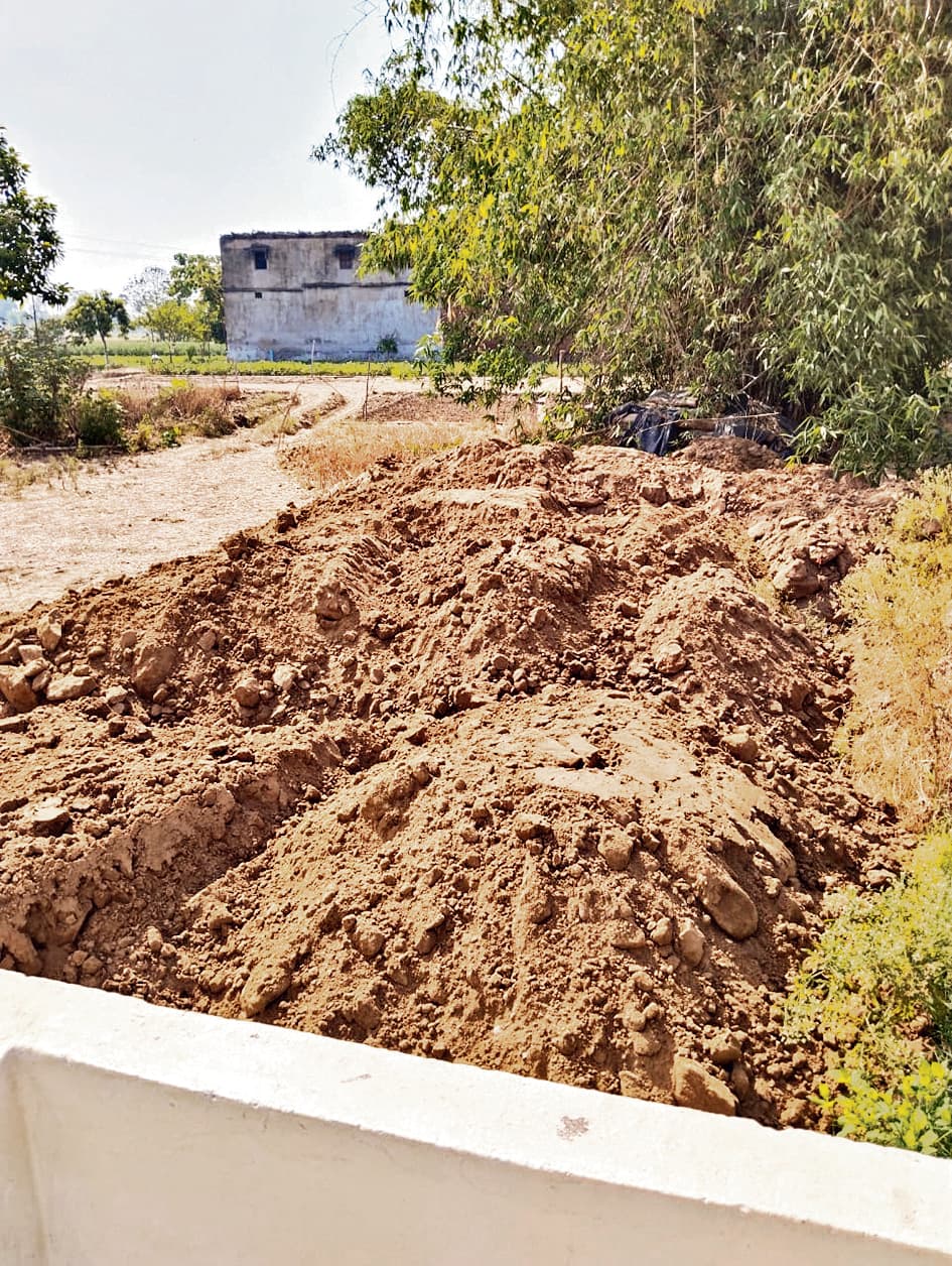 सिंचाई विभाग के करहा पर सड़क बनाने पर सीओ ने लगायी रोक