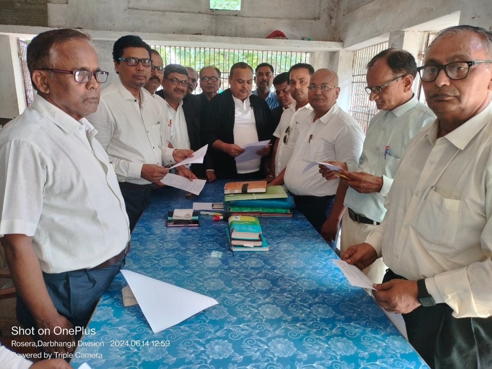 पिता-पुत्र की हत्या के विरोध में अधिवक्ताओं ने पारित किया निंदा प्रस्ताव