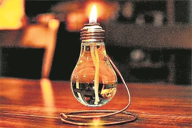 राजधानी में लोडशेडिंग, उमस व गर्मी के बीच बिजली कटौती ने किया त्रस्त राजधानी में लोडशेडिंग, उमस व गर्मी के बीच बिजली कटौती ने किया त्रस्त