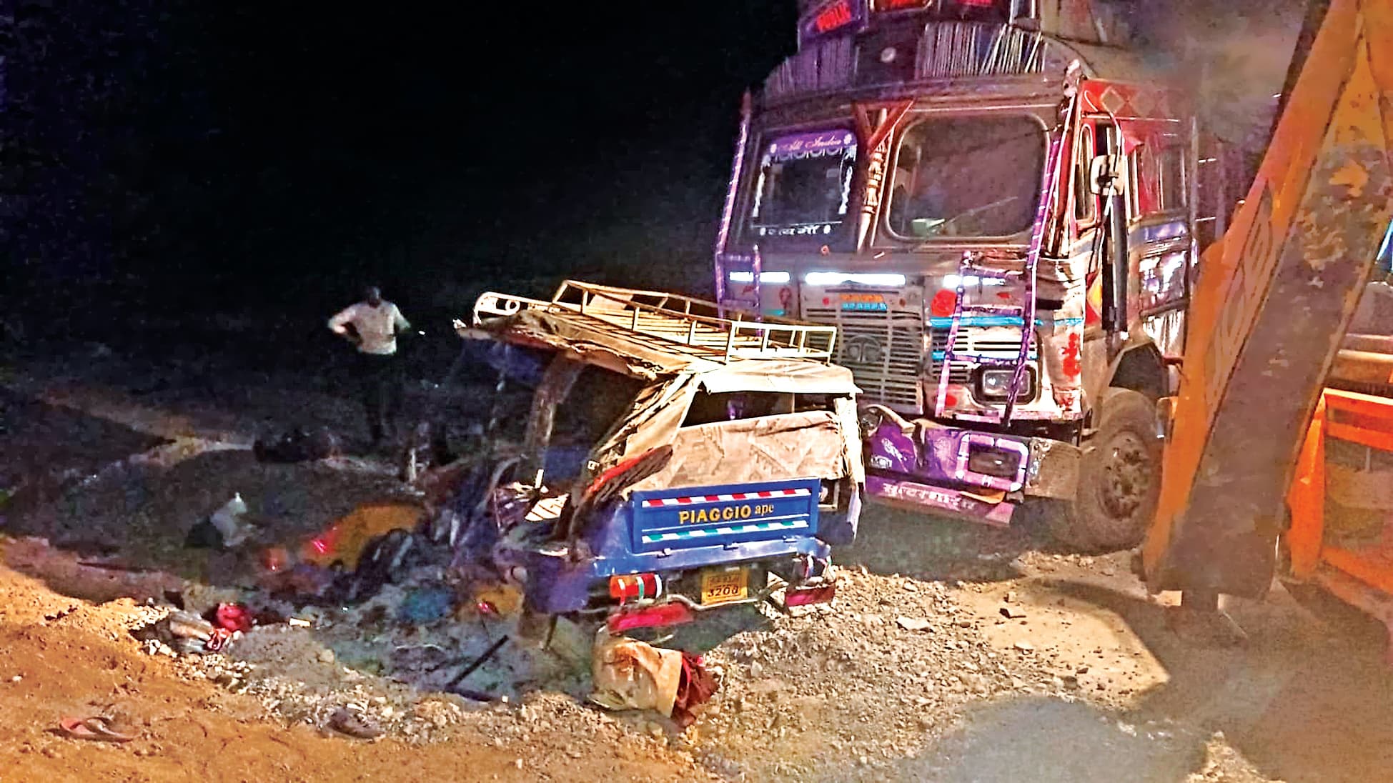 गढ़वा : कोयला लदे ट्रक ने टेंपो को मारी टक्कर, छह मजदूरों की मौत, पांच घायल