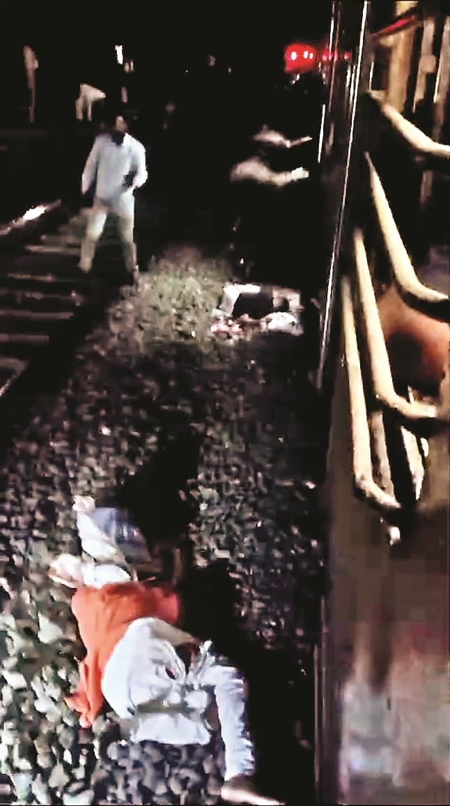 आग की अफवाह पर इंटरसिटी ट्रेन से कूदे यात्री, मालगाड़ी से कट कर तीन की मौत