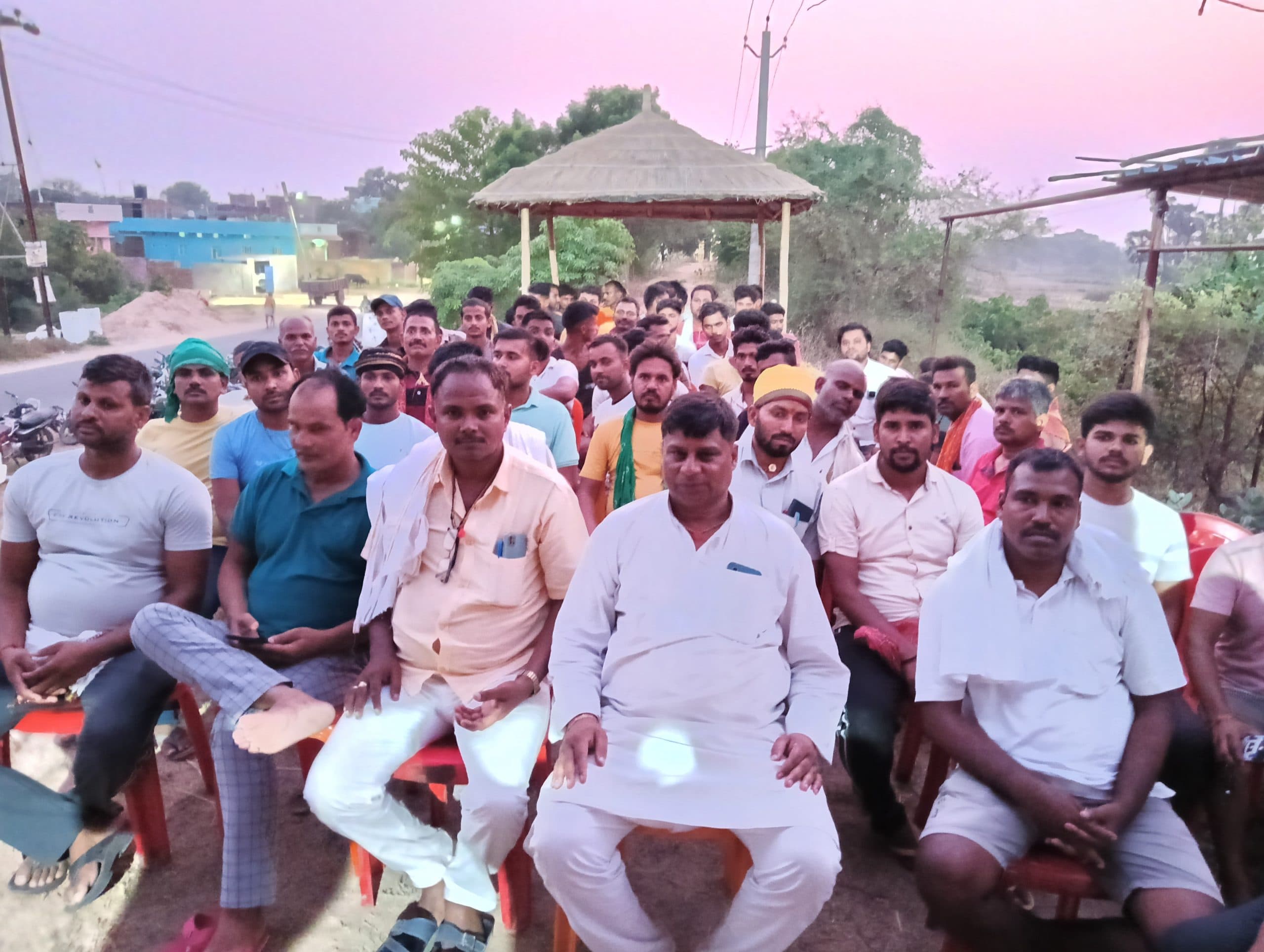 चालान के बावजूद परेशान करने के खिलाफ ट्रैक्टर चालक व मालिकों ने की बैठक