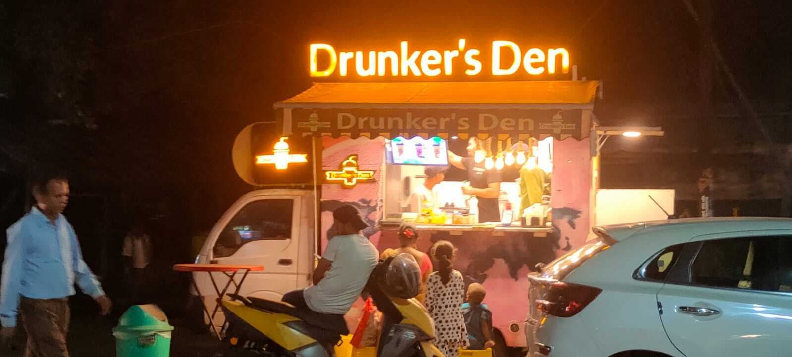 कहीं लिट्टी-चोखा, तो कहीं चिकन चाउमिंग के लिए लगती है लाइन