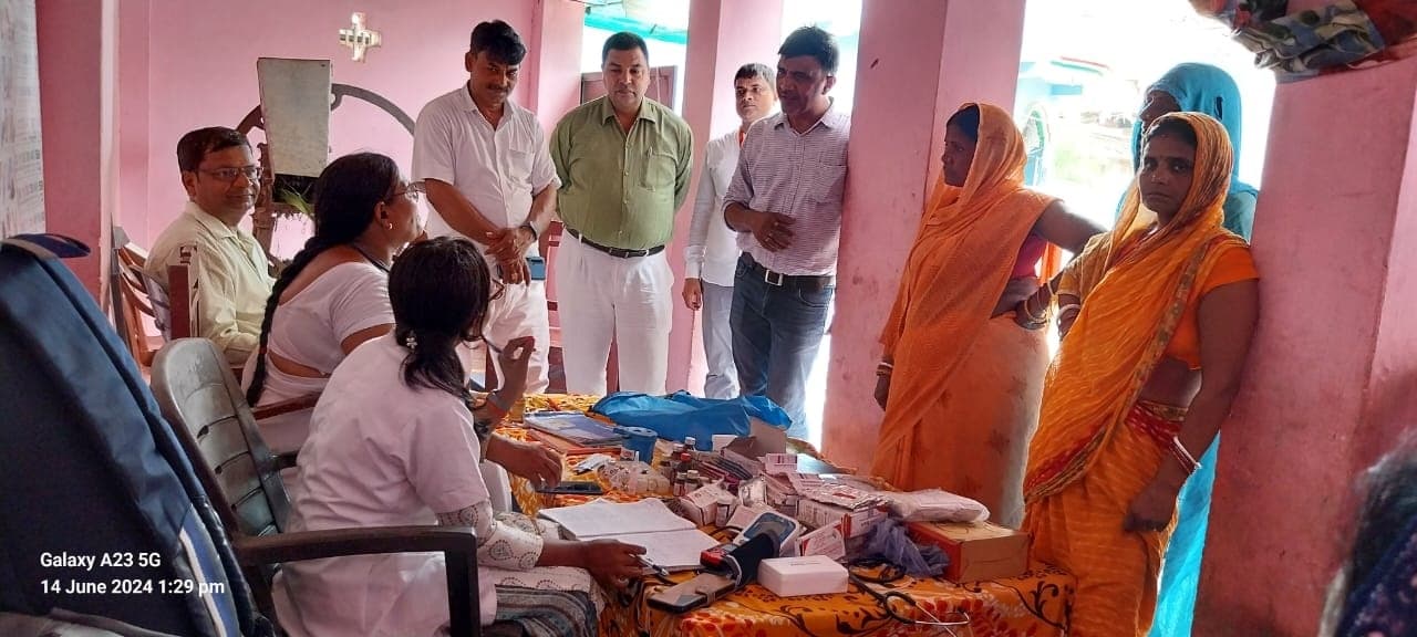 टीम ने दुधपुरा में लिया पोषण दिवस का जायजा