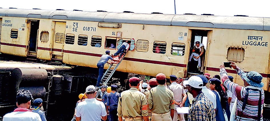 रेल हादसे के बाद बचाव कार्य का हुआ मॉक ड्रिल, एक रेल कर्मचारी घायल