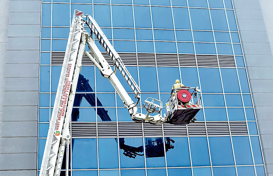 कसबा : एक्रोपोलिस मॉल में लगी आग