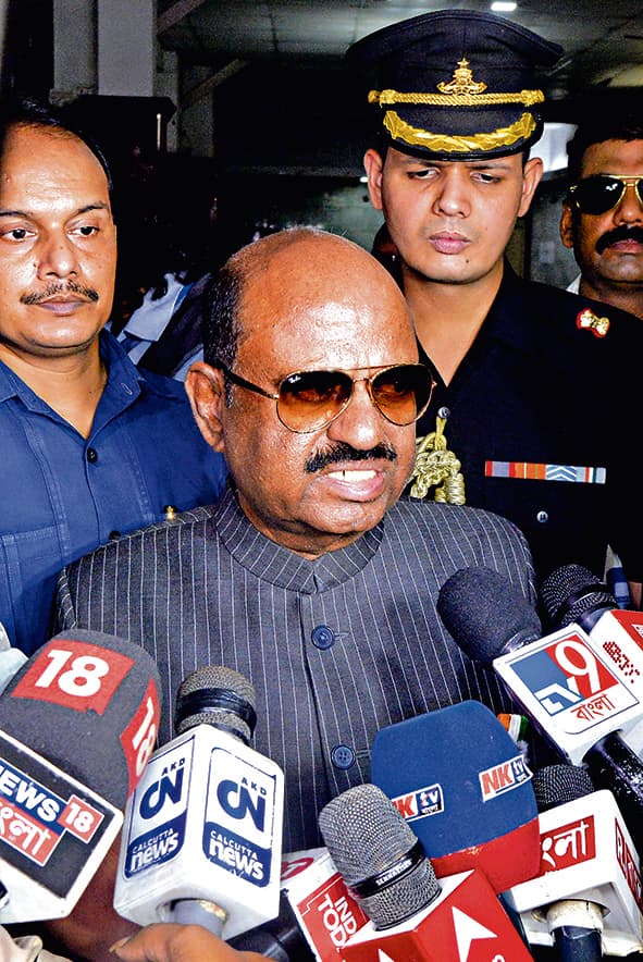 हिंसा पीड़ितों से मिले गवर्नर, कहा- अपने संवैधानिक दायित्वों को निभाने में विफल रही है राज्य सरकार