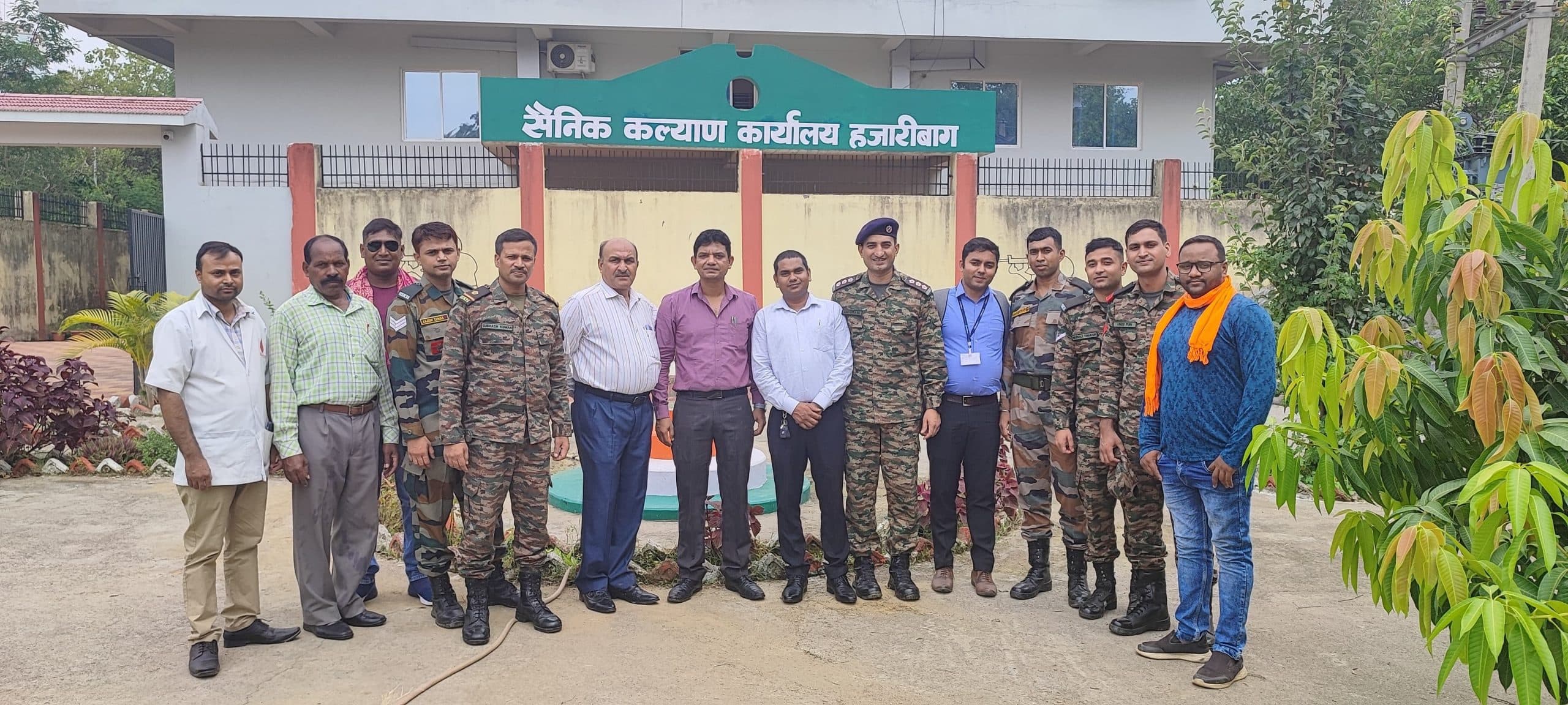 भूतपूर्व सैनिकों और परिवारवालों को पेंशन की दी जानकारी