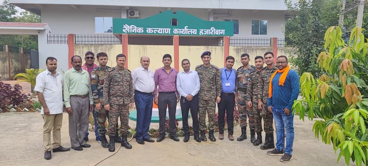 भूतपूर्व सैनिकों और परिवारवालों को पेंशन की दी जानकारी