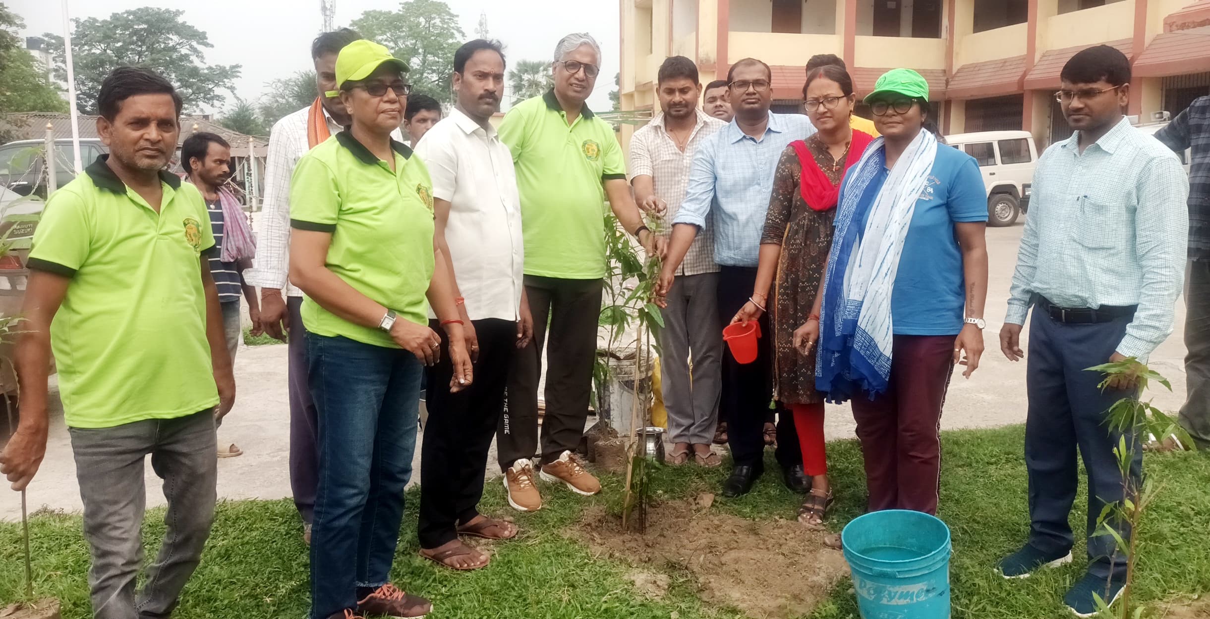 अनुमंडल परिसर में ग्रीन पूर्णिया ने लगाये 50 पौधे
