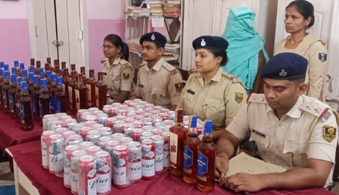 बिरौली बाजार में  75 लीटर शराब जब्त, महिला गिरफ्तार, पति फरार