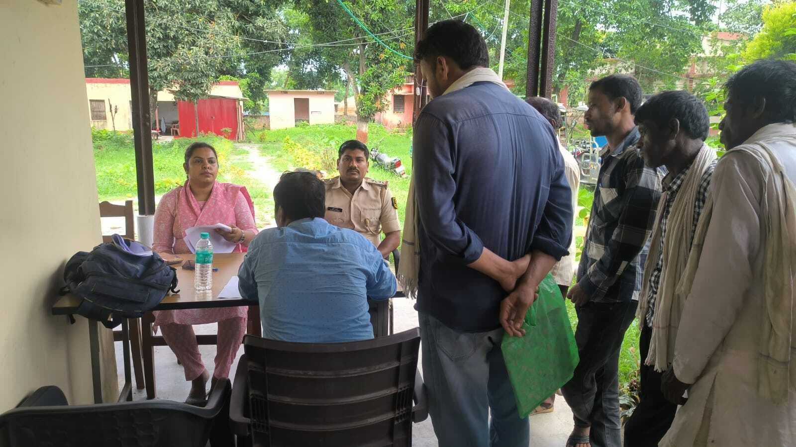 जनता दरबार में तीन मामले निष्पादित