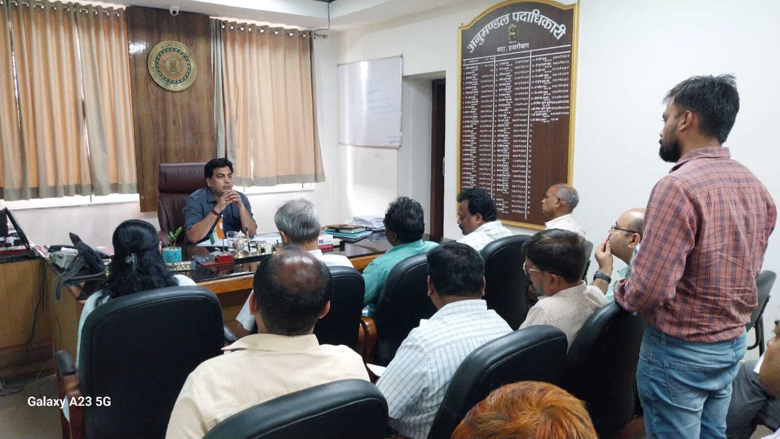 स्थानीय युवकों को 75 प्रतिशत आरक्षण देने को लेकर बैठक