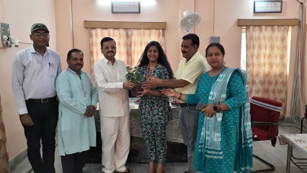 डीएवी ने नीट उत्तीर्ण छात्रा वैष्णवी को किया सम्मानित