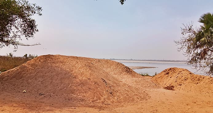 अगले चार माह तक मानसून के दौरान नदी घाटों से बालू के खनन पर लगी रोक