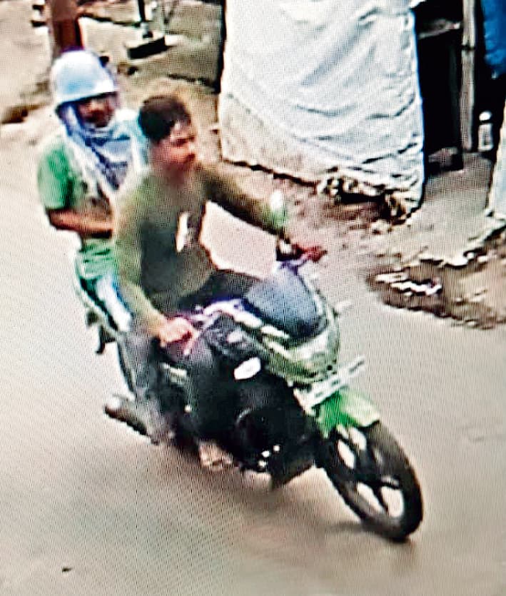 चेन छिनतई करने वाले दो बदमाश व खरीदने वाला सोनार गिरफ्तार