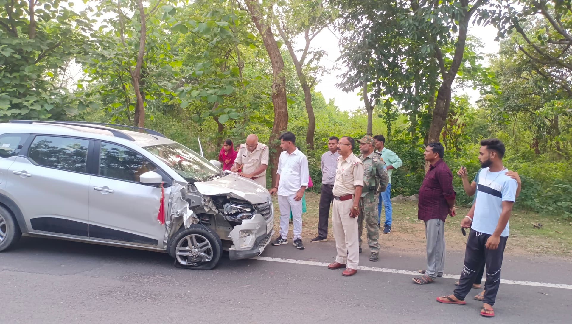 डिघरिया पहाड़ के पास मोड़ पर दो कार में टक्कर, कोई हताहत नहीं