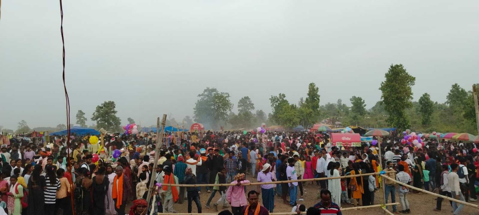 दामोदर नद तट पर गंगा दशहरा में उमड़े लोग
